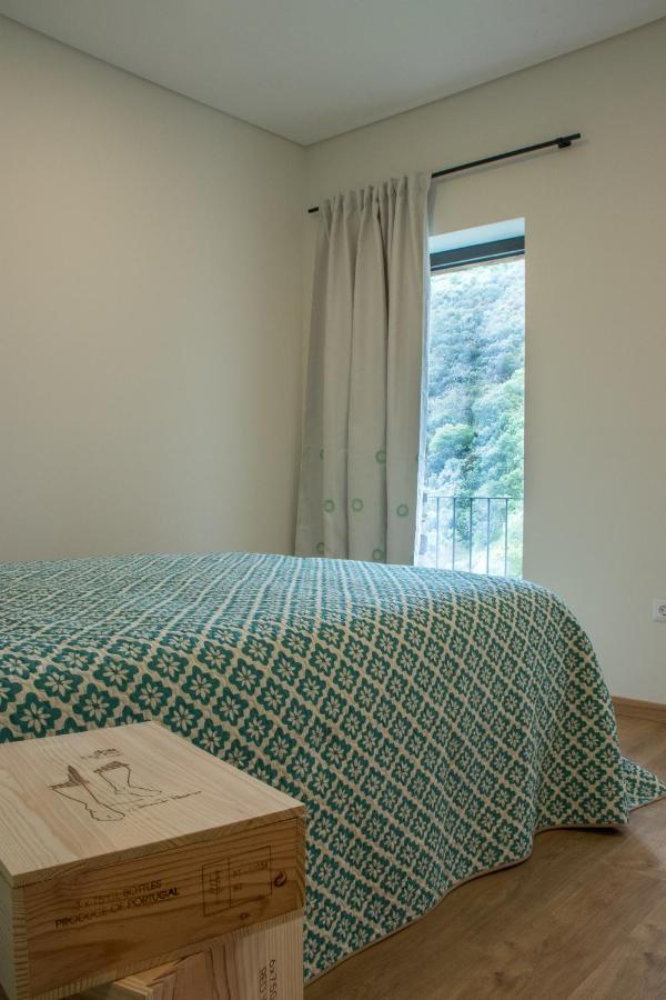 ピニョン Dois Lagares House Bed & Breakfast エクステリア 写真
