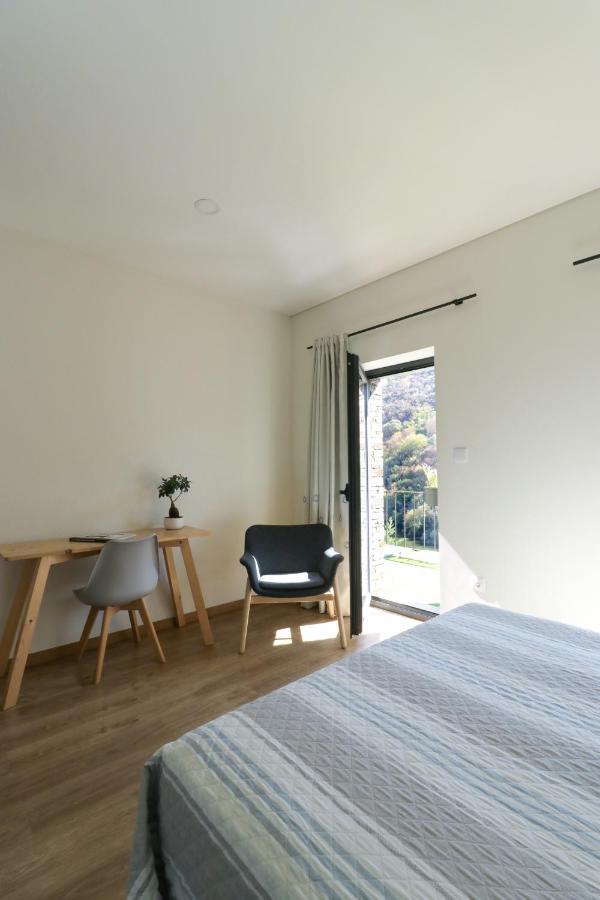 ピニョン Dois Lagares House Bed & Breakfast エクステリア 写真