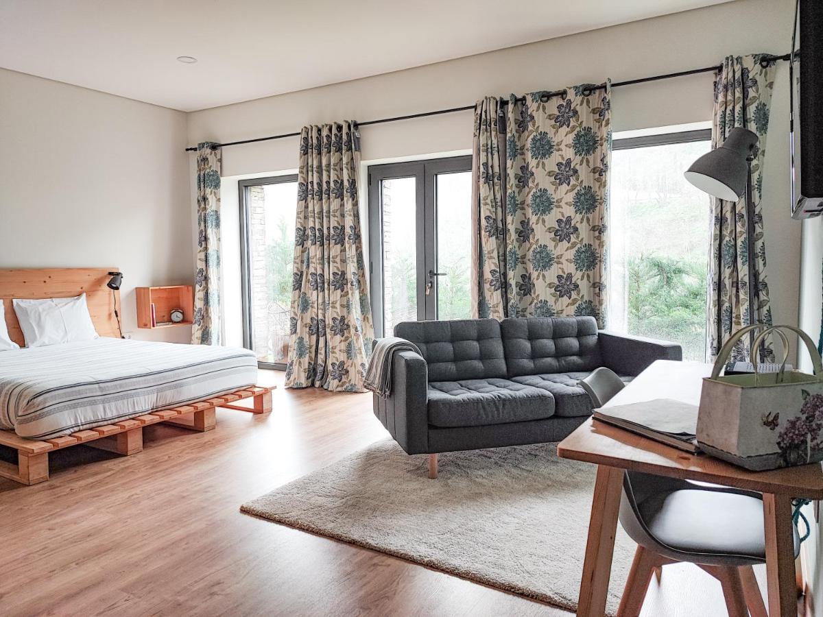 ピニョン Dois Lagares House Bed & Breakfast エクステリア 写真